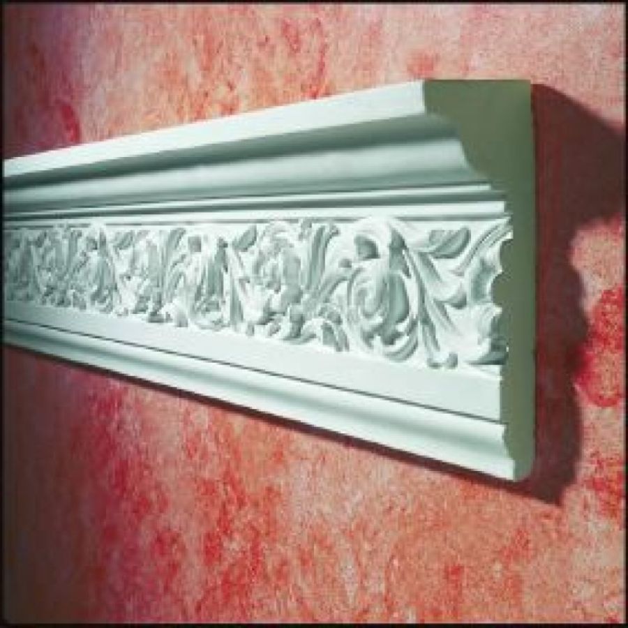 Cornice decorata in gesso