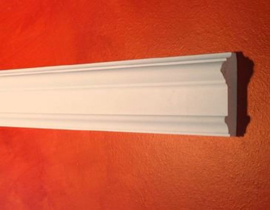 Cornice con decorazione liscia