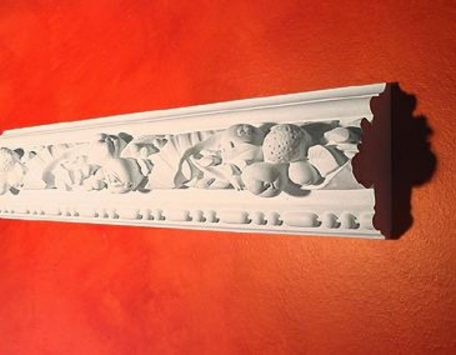 Cornice decorativa in gesso
