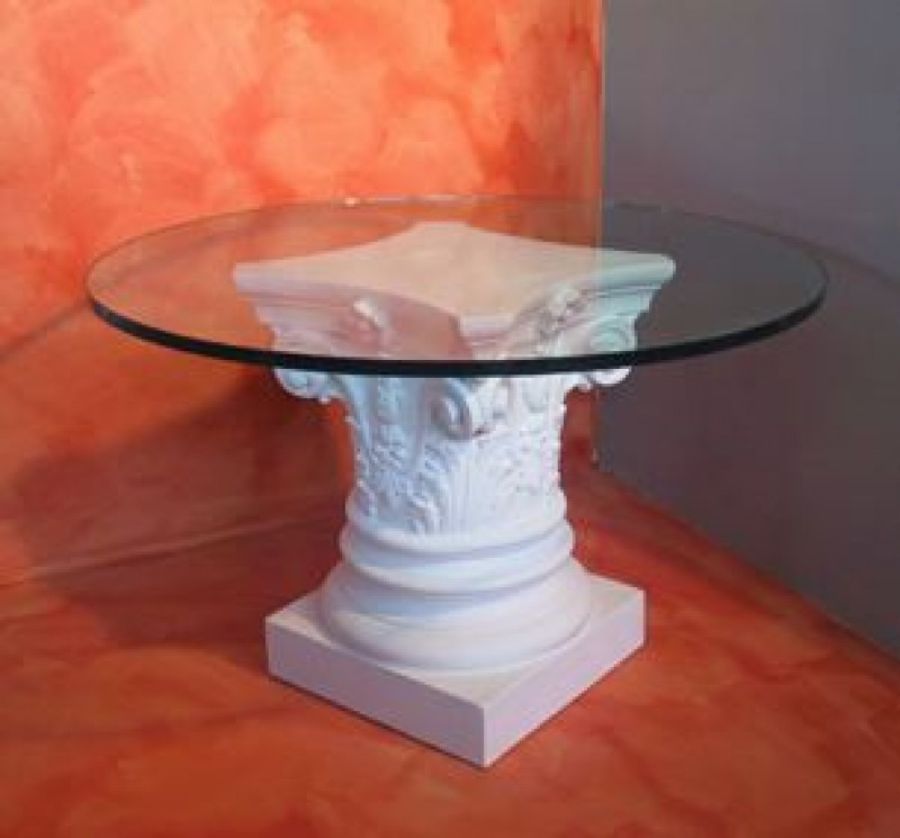 Tavolino con capitello