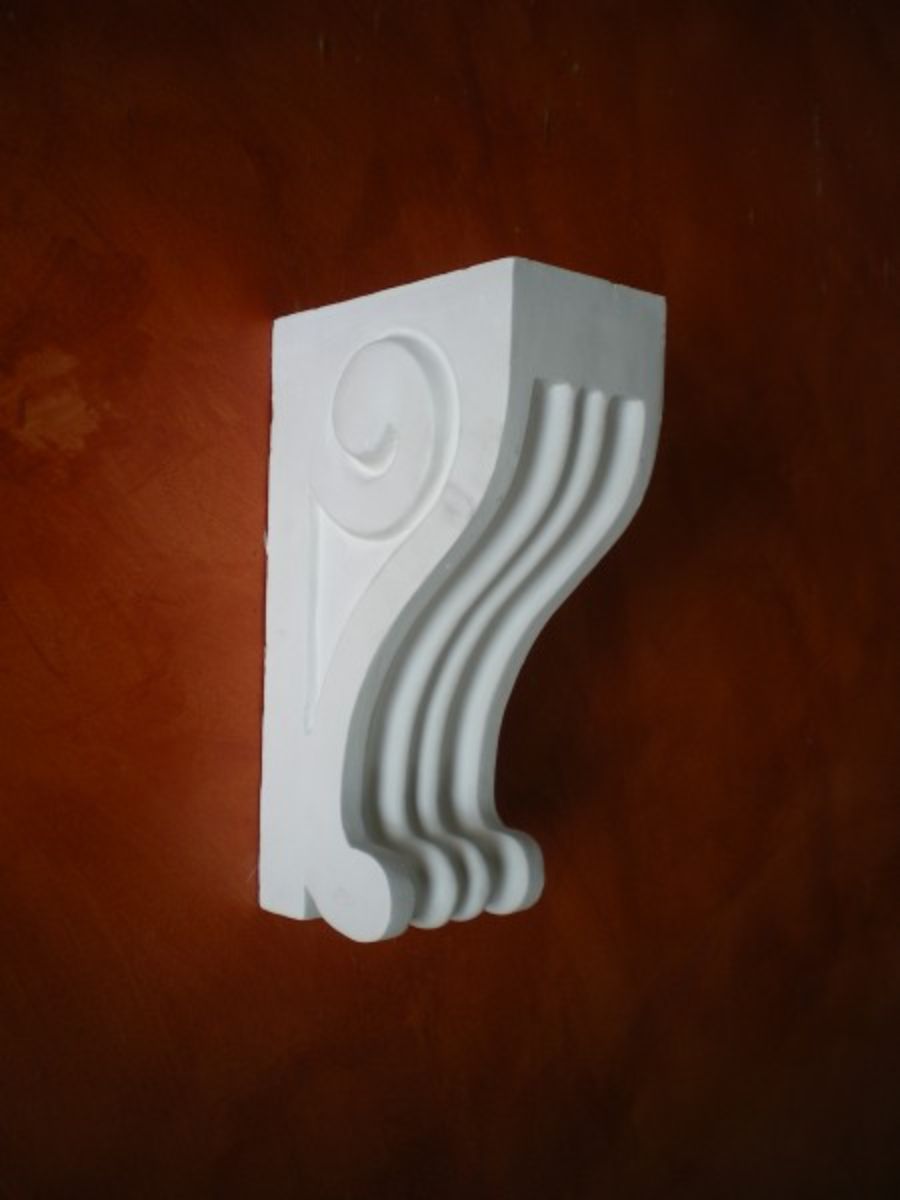 Capitello in gesso decorativo