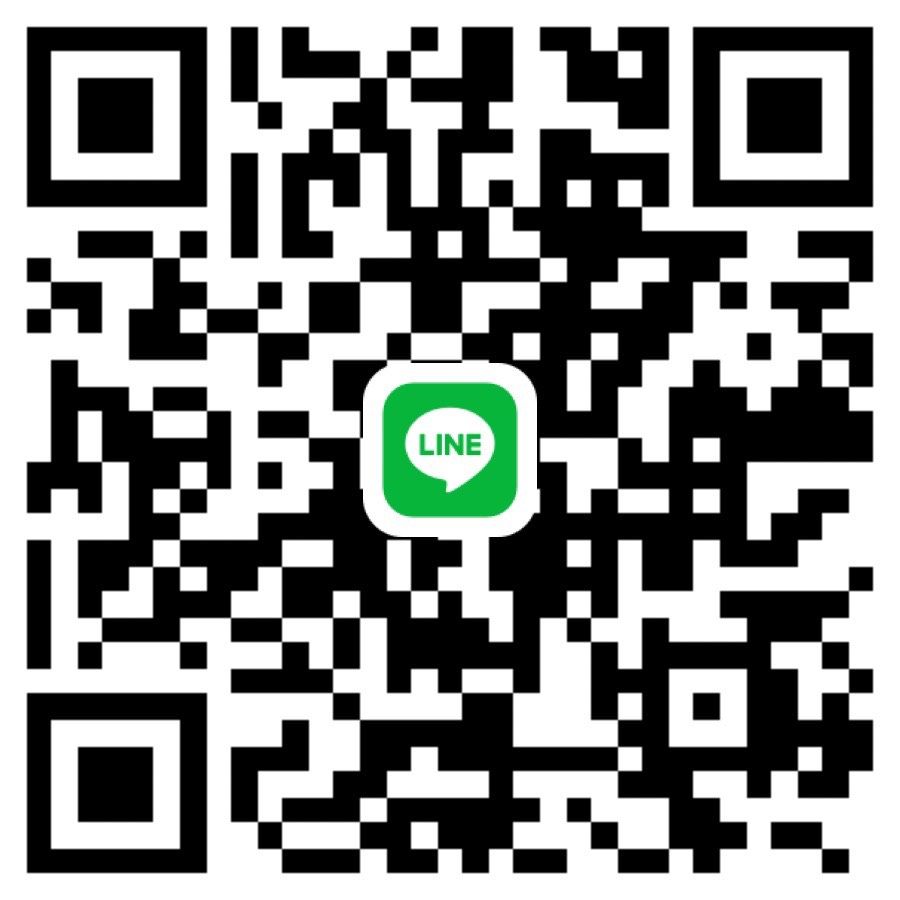 黑白二維碼，中心有綠色LINE標誌