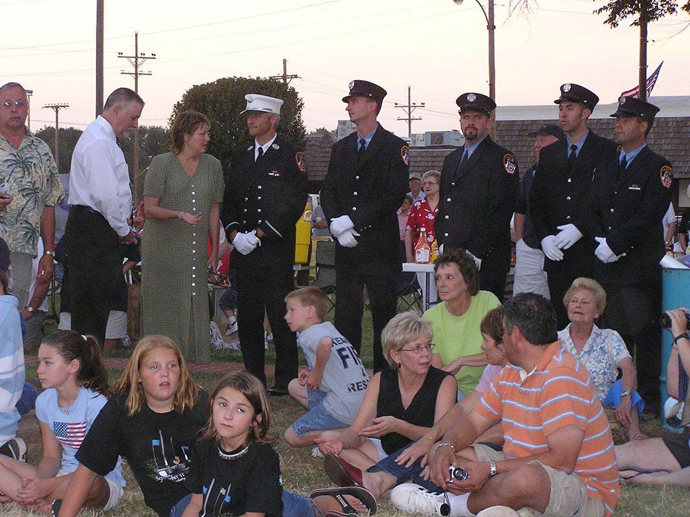 Pete McCluskey and his wife of Kansas City visit with their friend