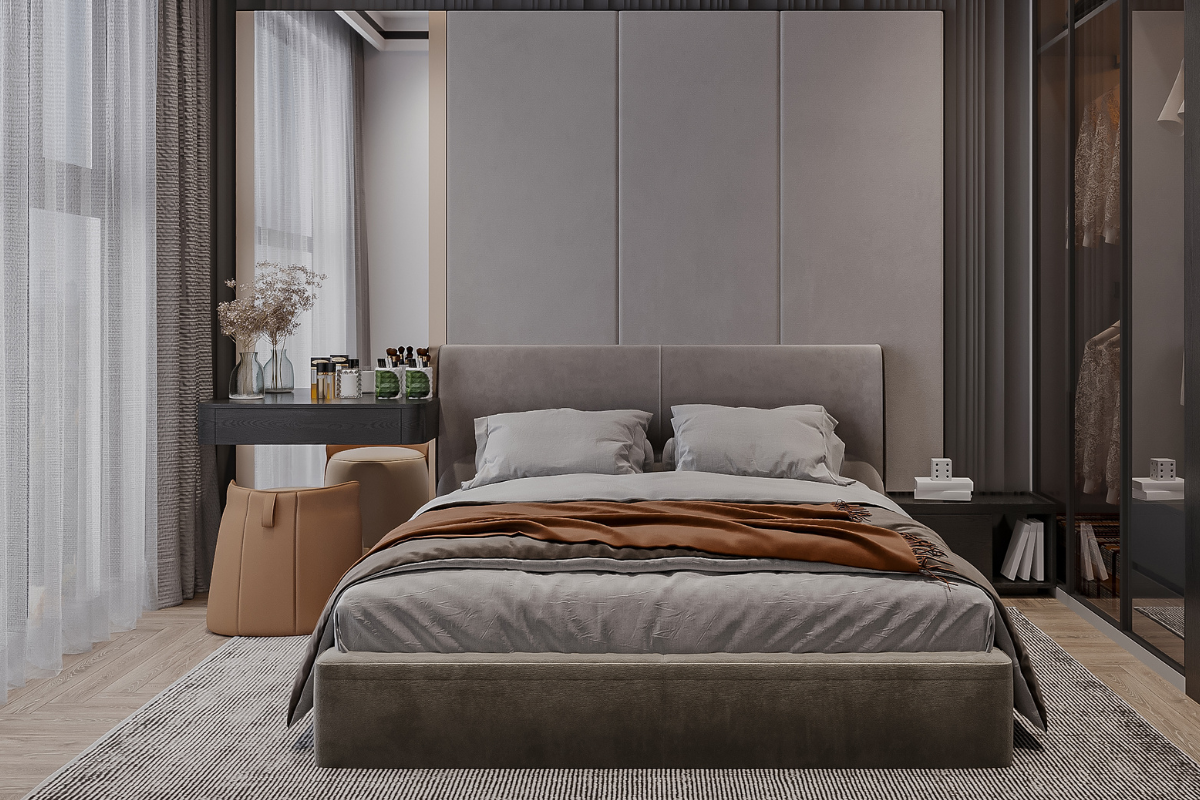 Vintage-Holztelefon auf einem Tisch neben einem braun gepolsterten Sessel.