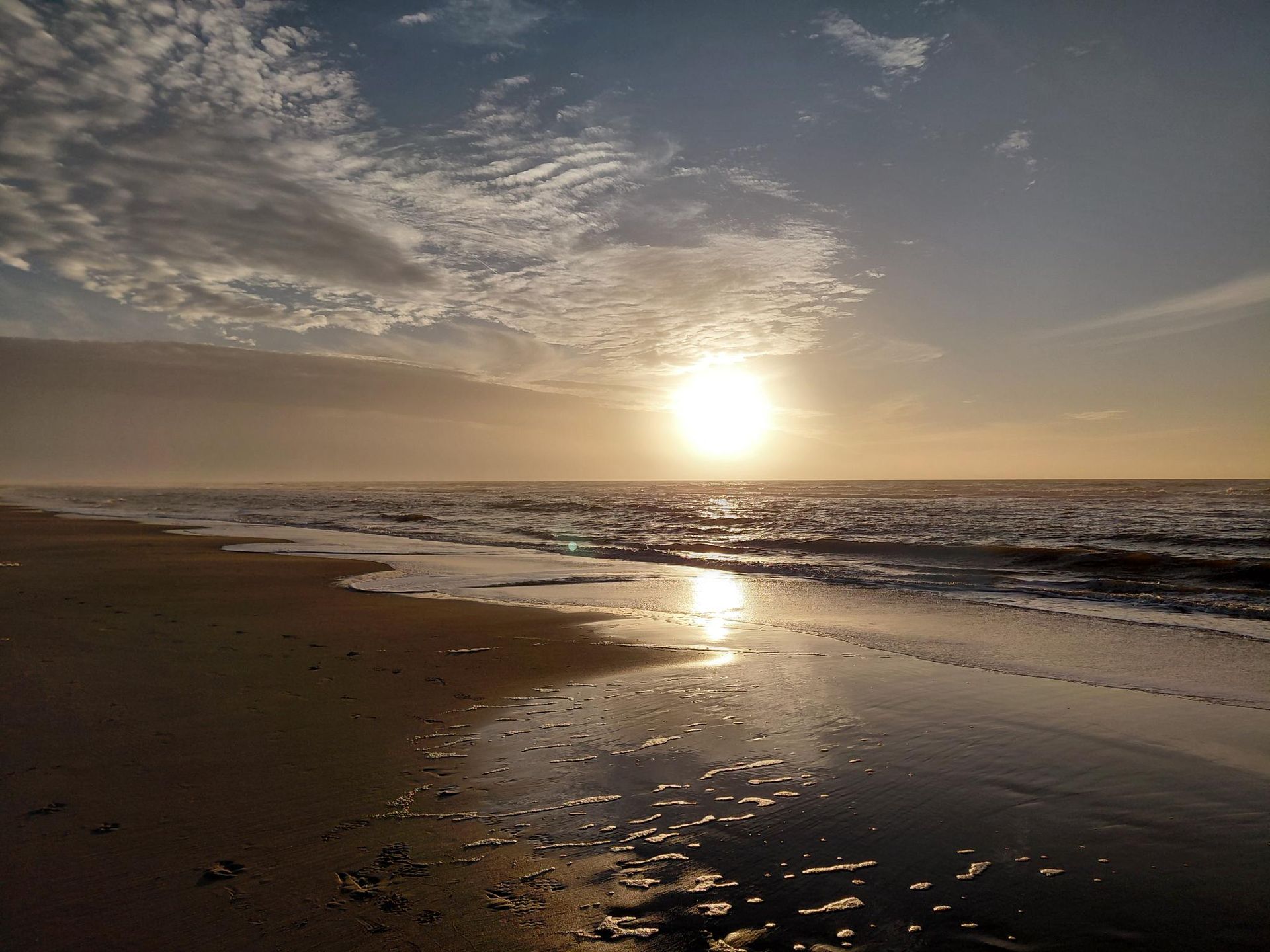 Imagine yourself a weekend away for a yoga retreat called the Deep Dive and enjoying the sunset over the North sea in which you will dive this weekend. 