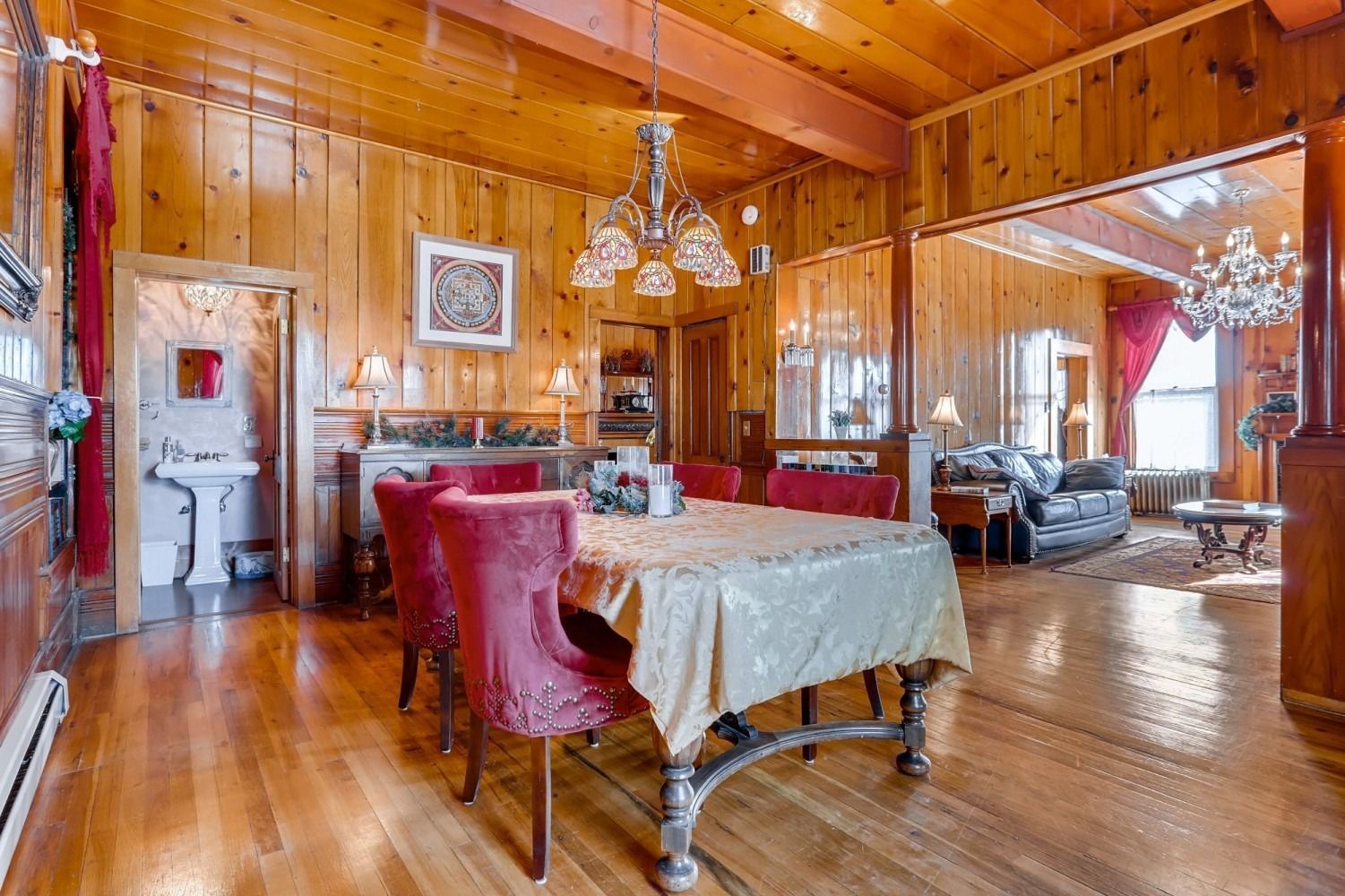 There is a dining table and chairs in the middle of the room.