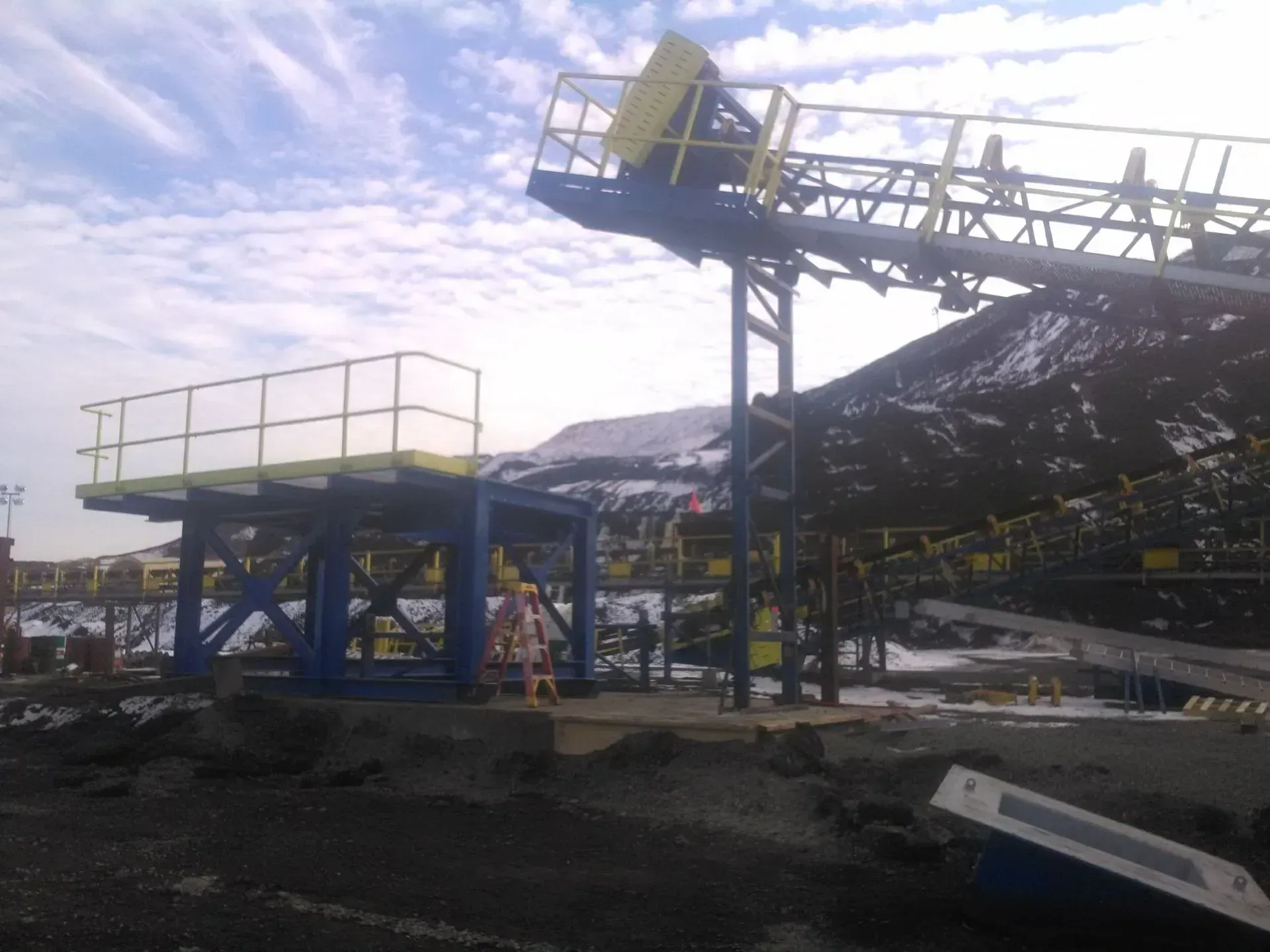 A large conveyor belt with a platform on top of it.