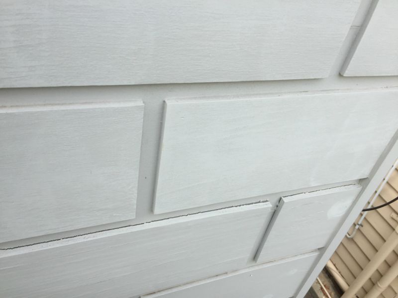 A close up of a white siding on a house