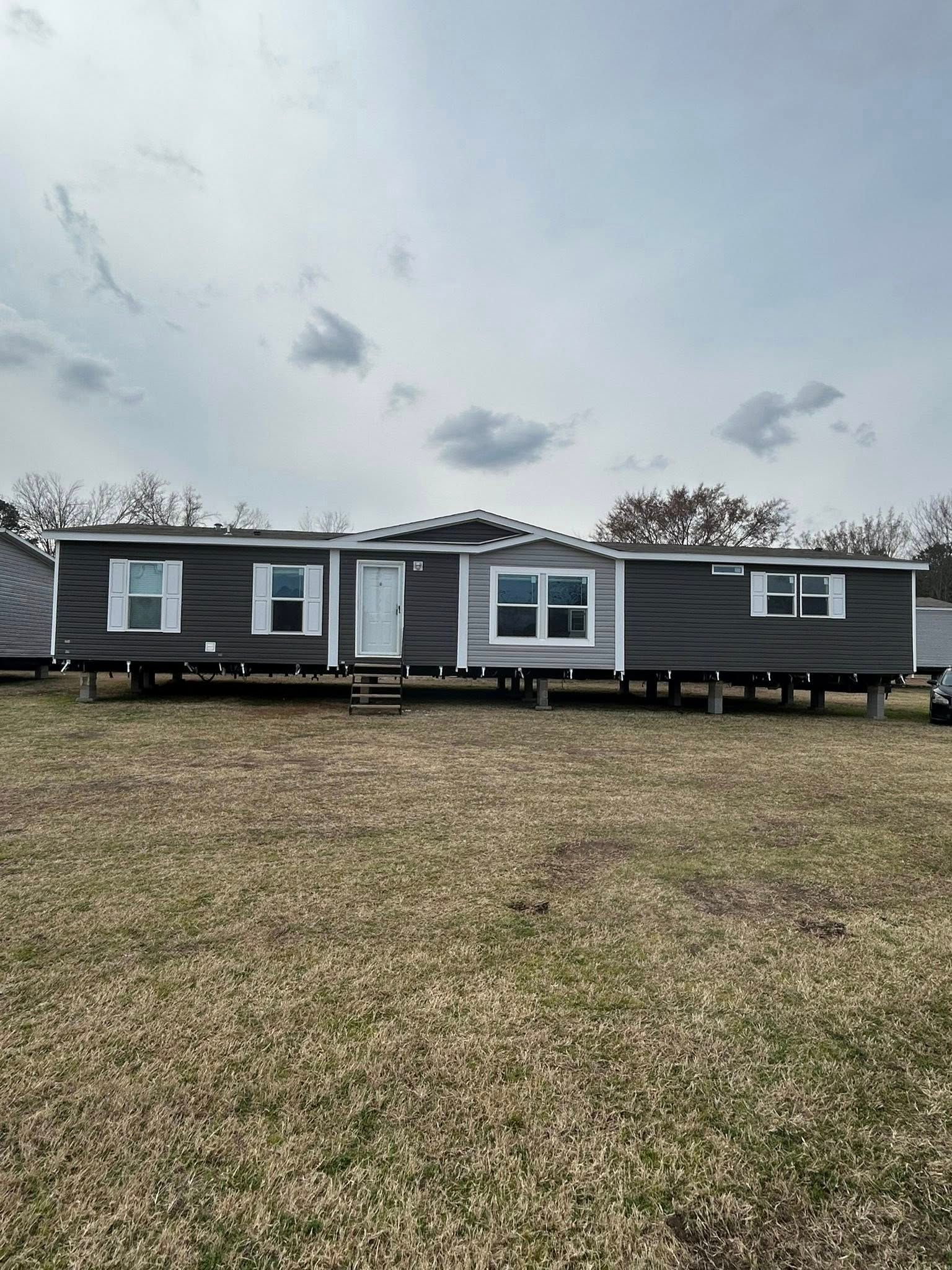 #58 2023 Southern Energy 3 bedroom 2 bath 28x66