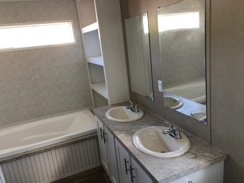 A bathroom with two sinks and a bathtub.