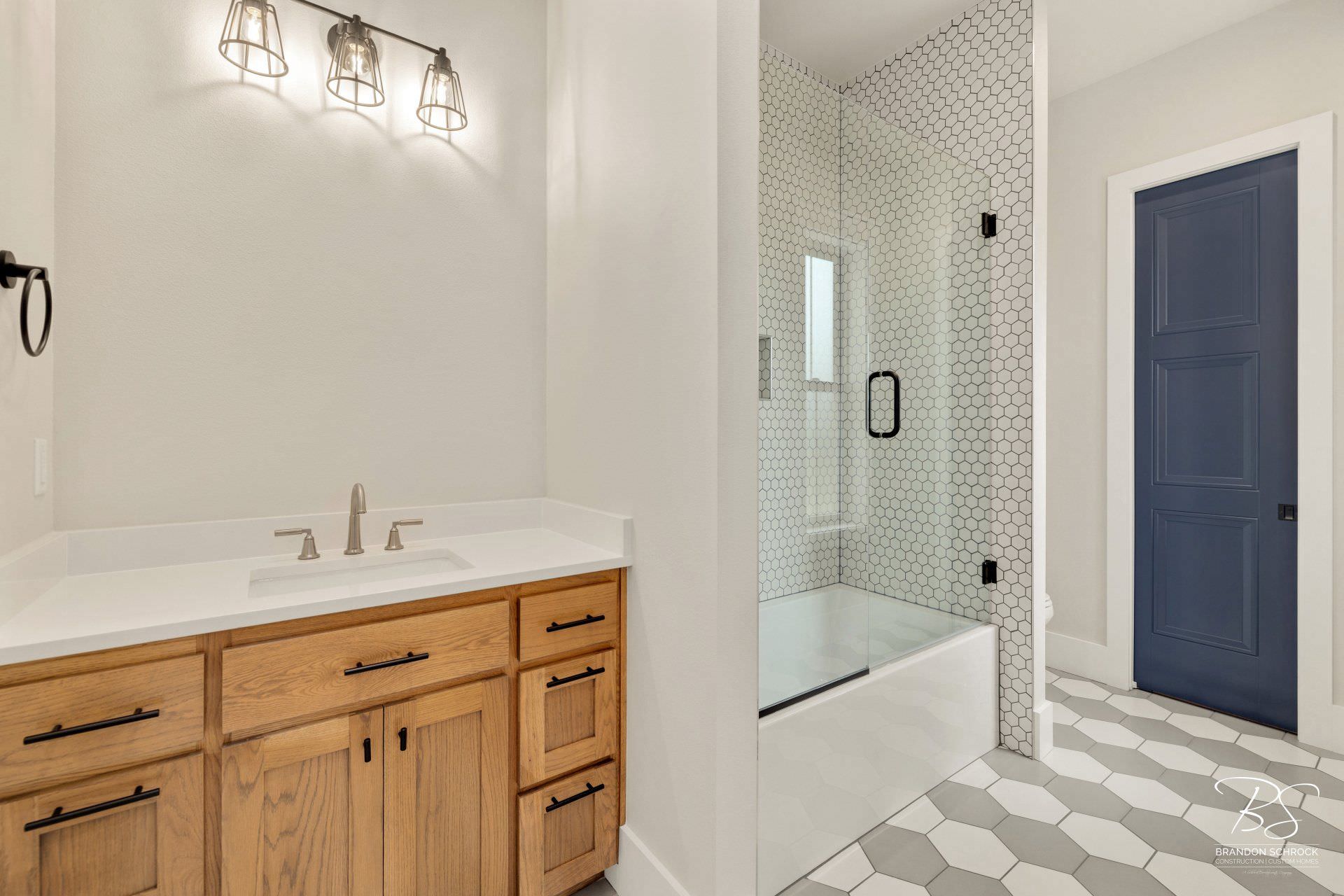 traditional craftsman bathroom