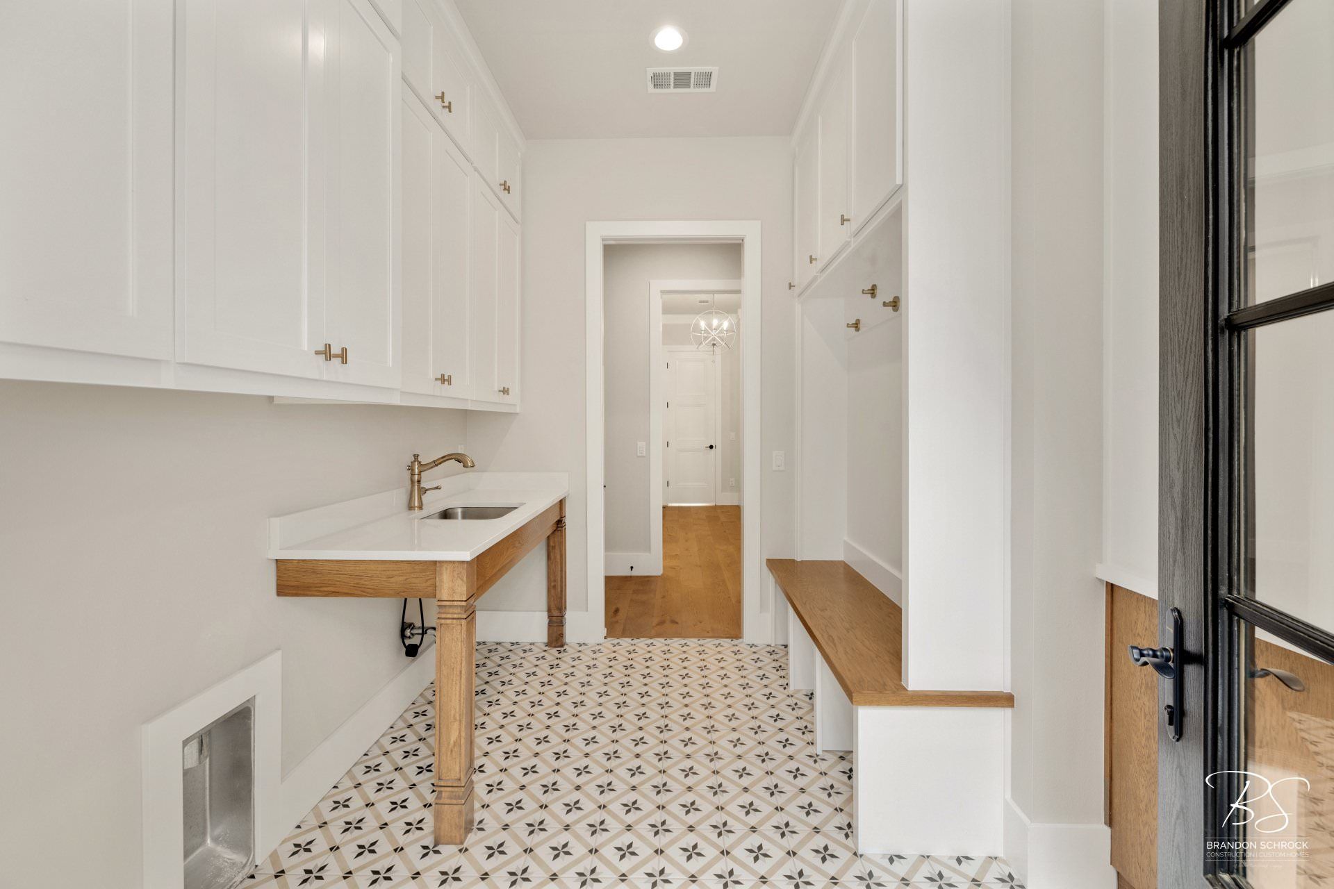 traditional craftsman mudroom