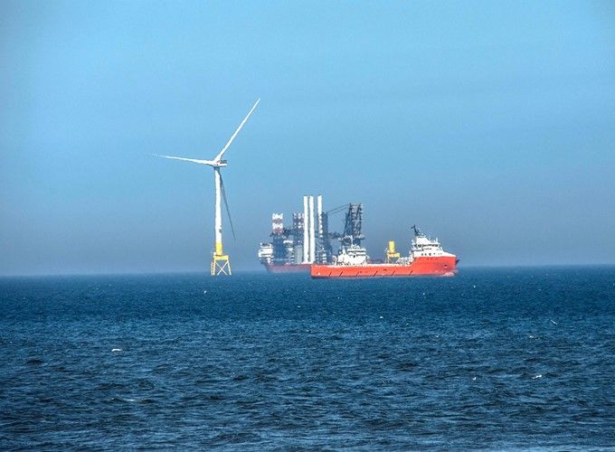 Wind turbine offshore installation