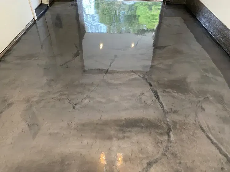 Elite Surface Coatings - Shiny gray epoxy garage floor with marbled effect.