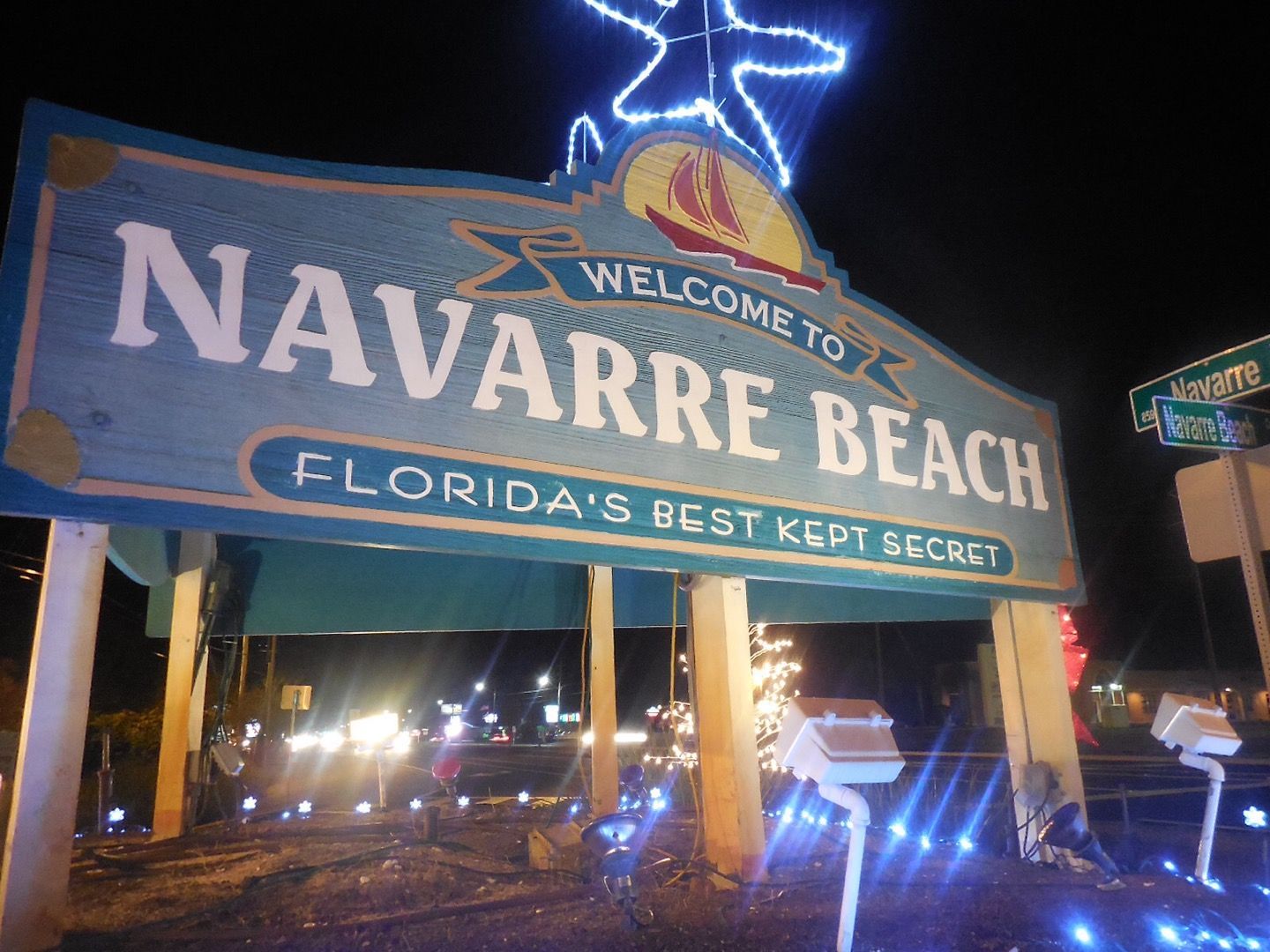A sign that says welcome to navarre beach florida 's best kept secret