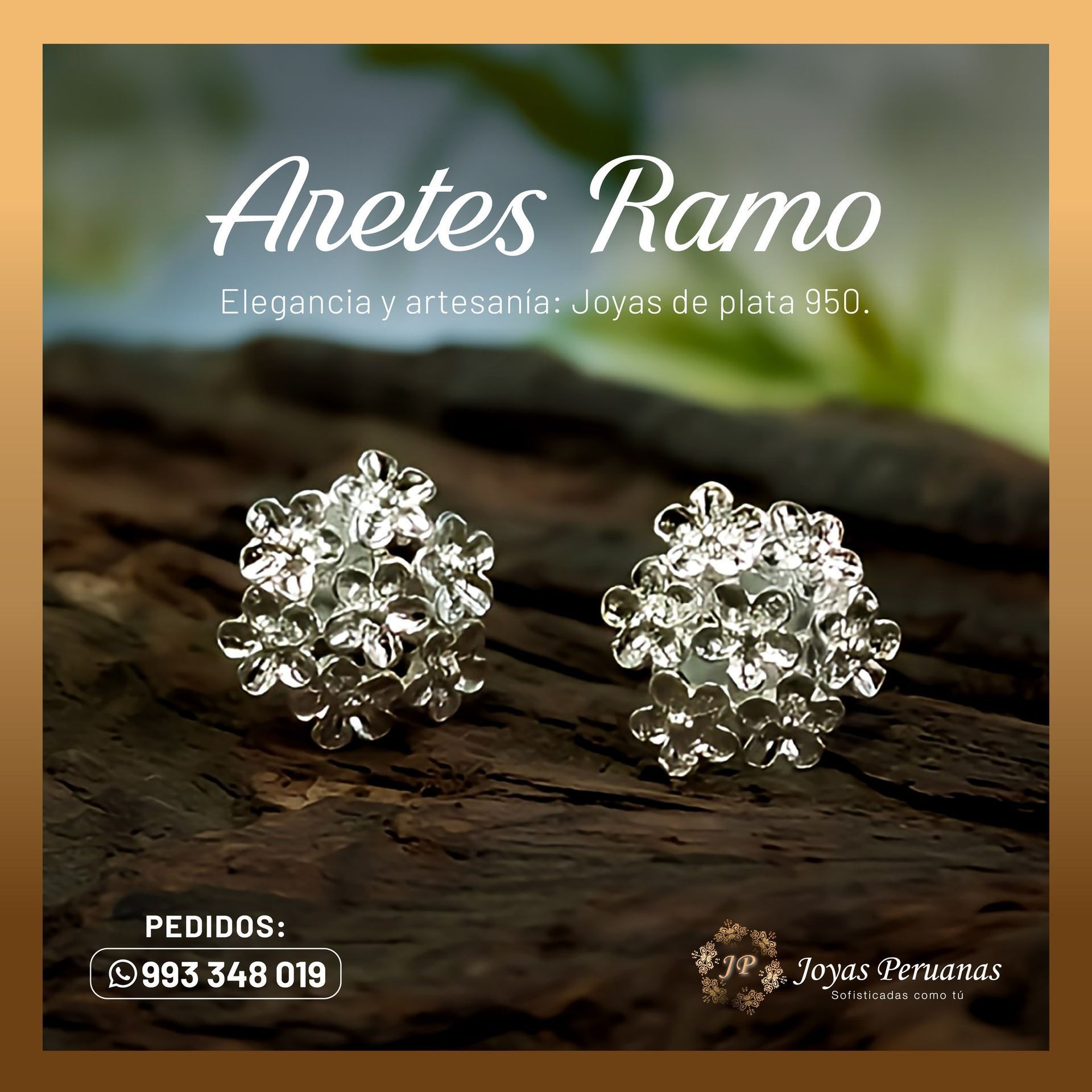 Un par de pendientes están colocados sobre un trozo de madera.