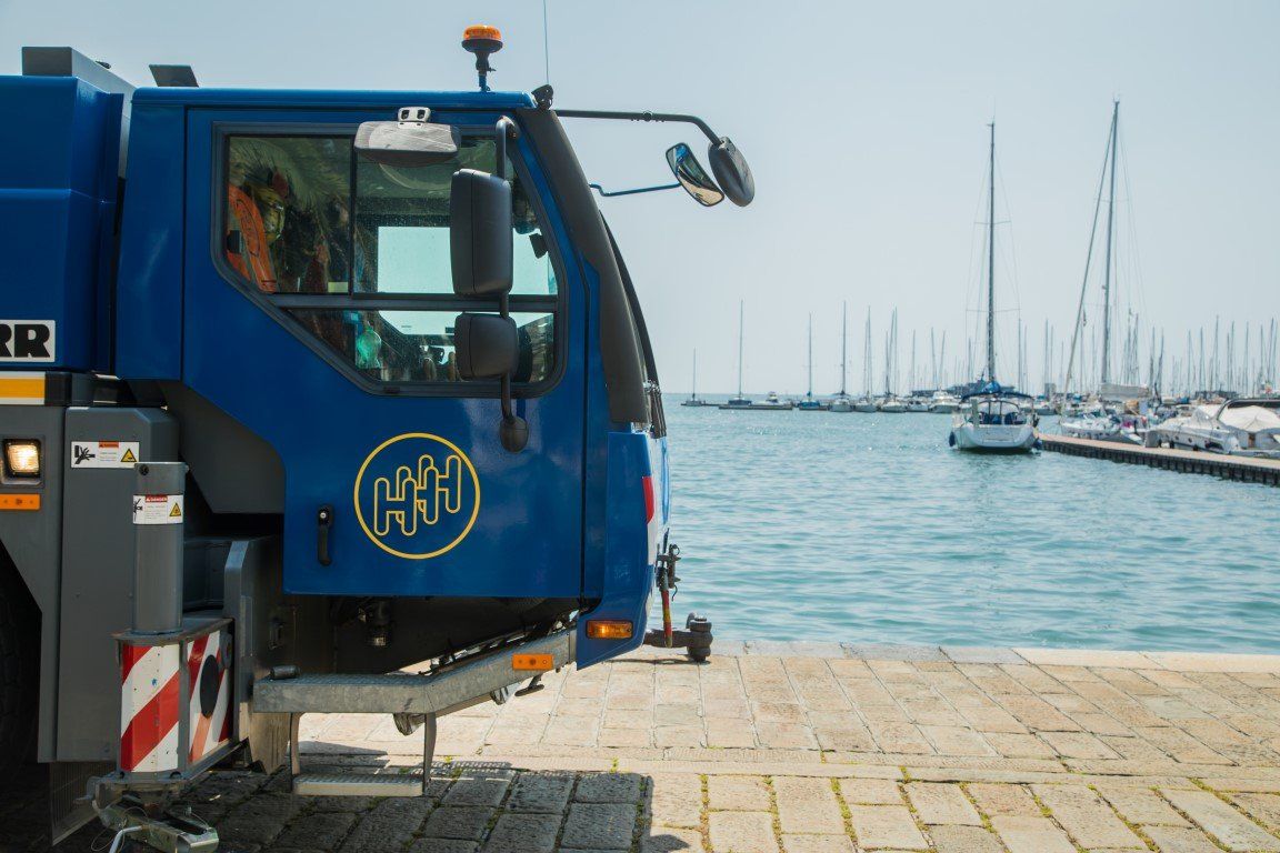 articulated lorry at the port