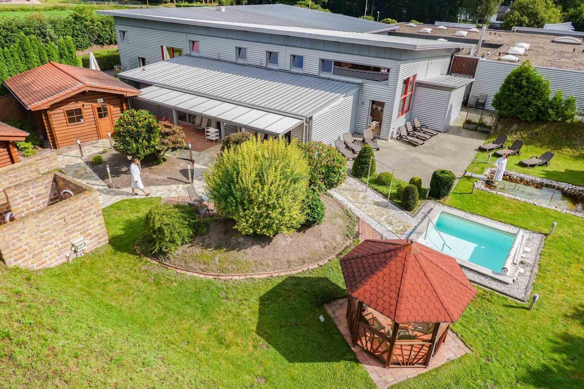 Wellness-Oase, Außenbereich, Saunalandschaft