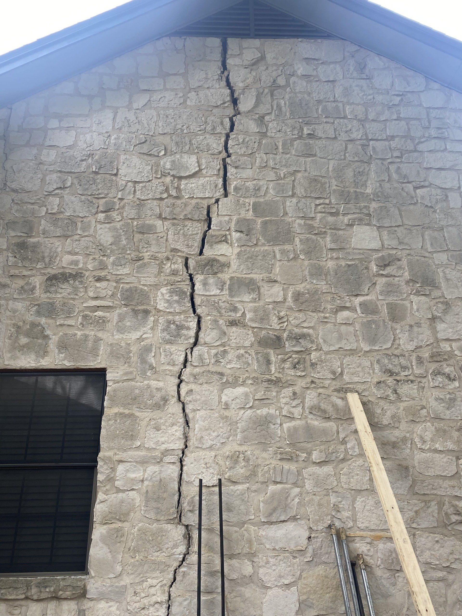 Cracked Wall - San Antonio, TX - Risen Foundation Solutions