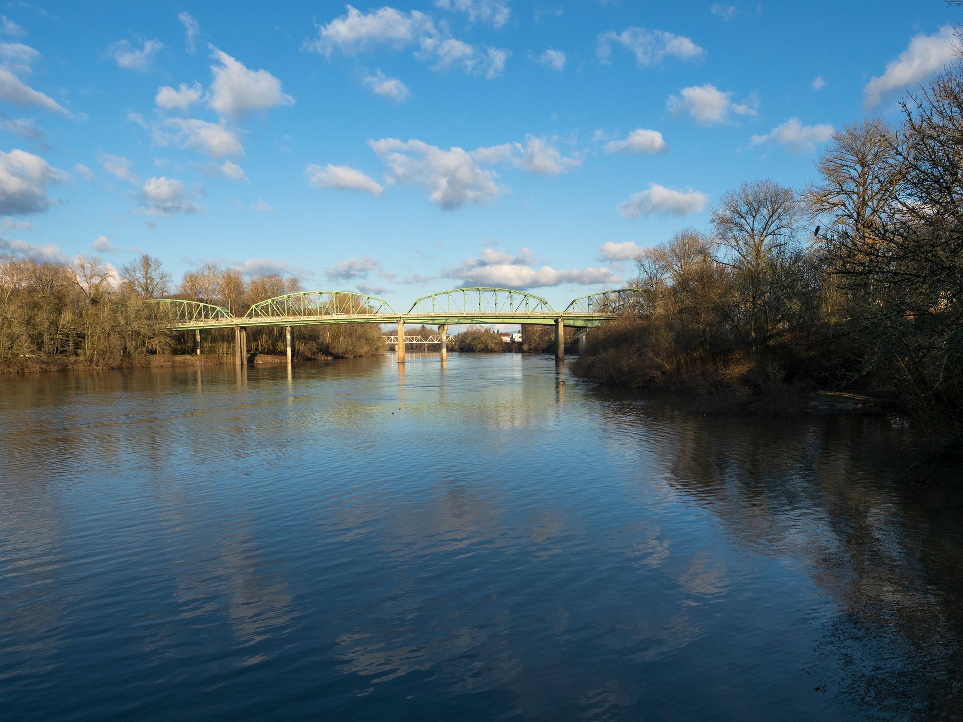 Ellsworth Street Bridge spanning the Willamette River in Albany, Oregon