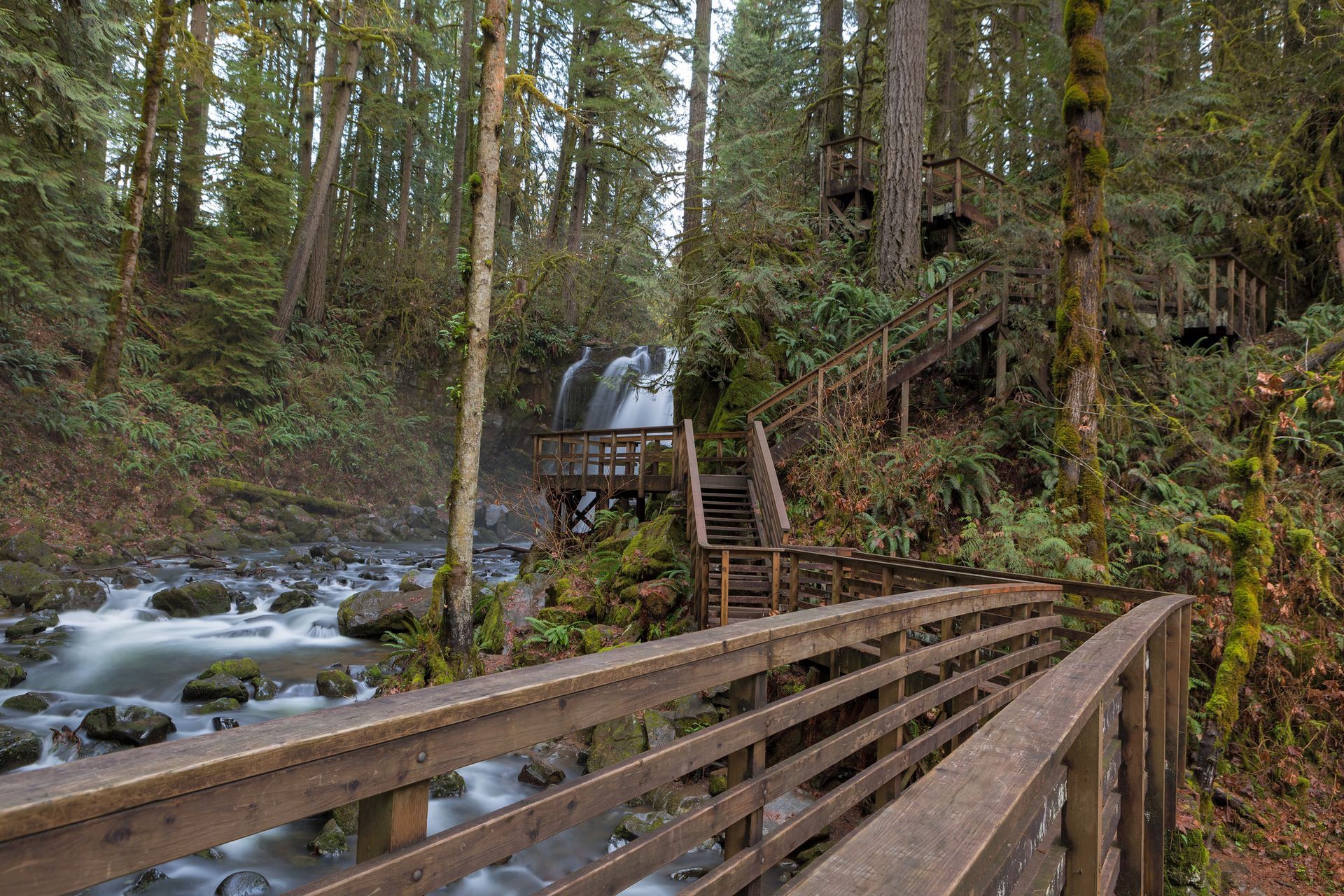  Majestic Falls at McDowell Creek Falls County Park in Lebanon, Oregon