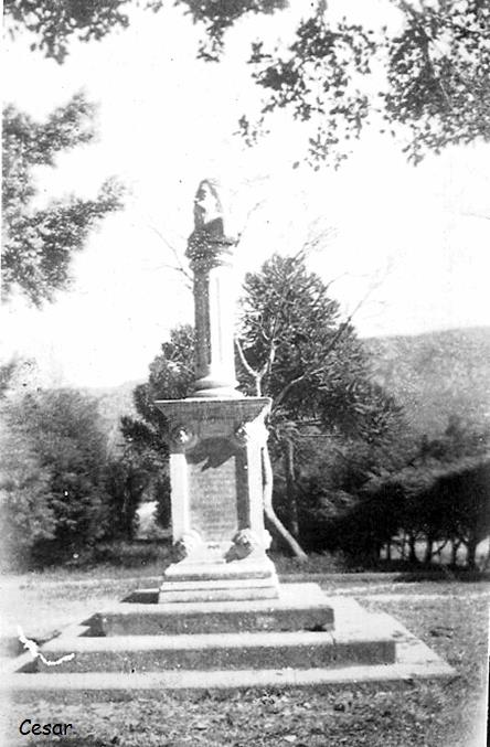Antigo Monumento a Tiradentes com o busto do Alferes