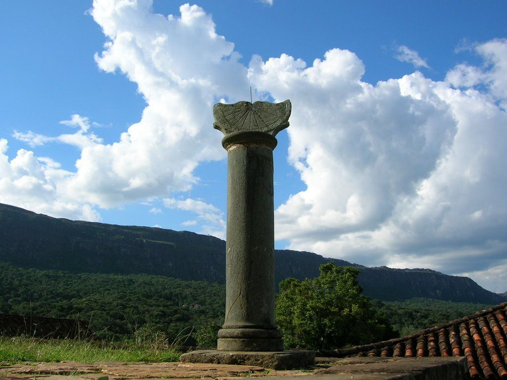 Relógio de Sol e vista da Serra de Tiradentes