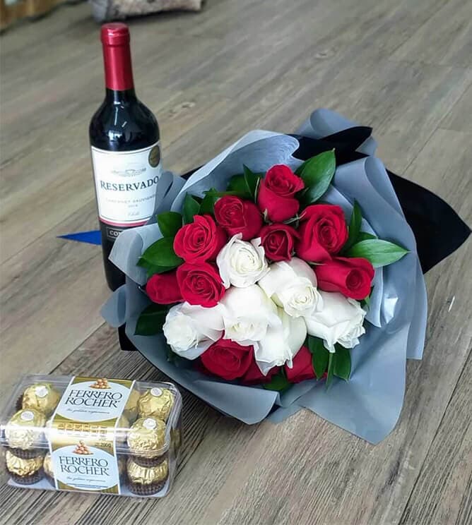 rosas rojas y blancas