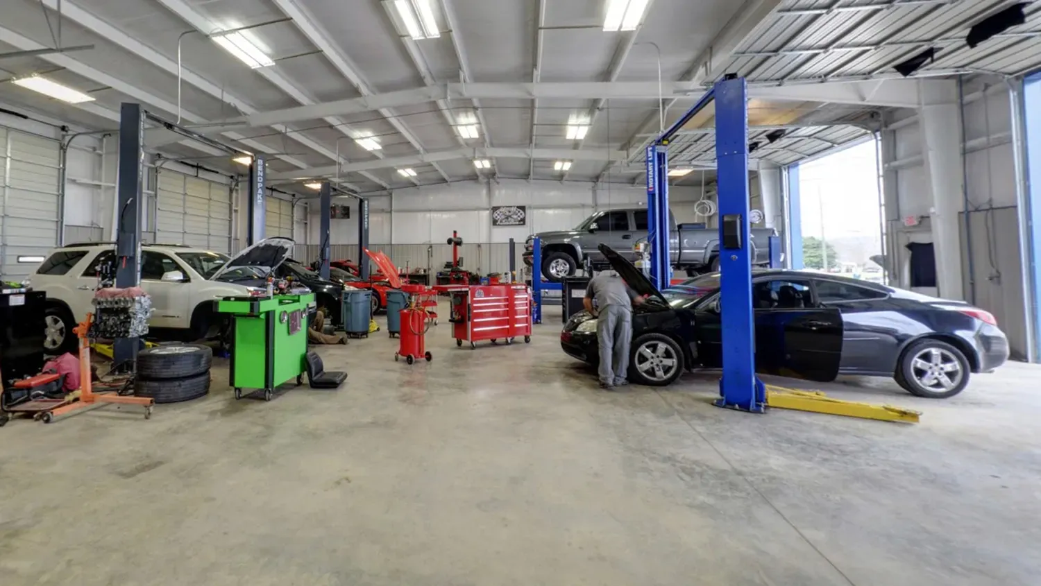 D&M Automotive Gallery Image