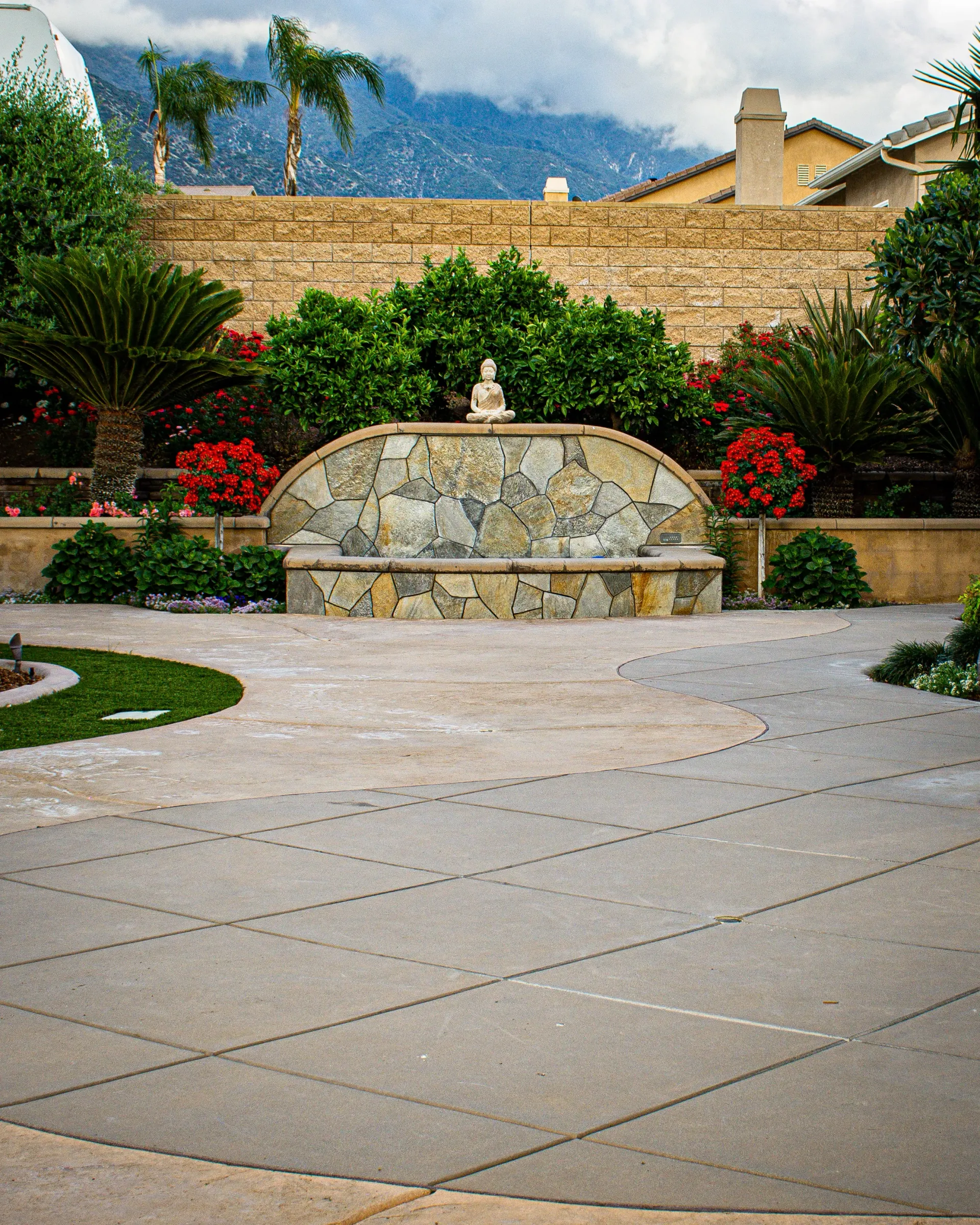 Riverside CA block retaining wall by Superior Concrete Construction
