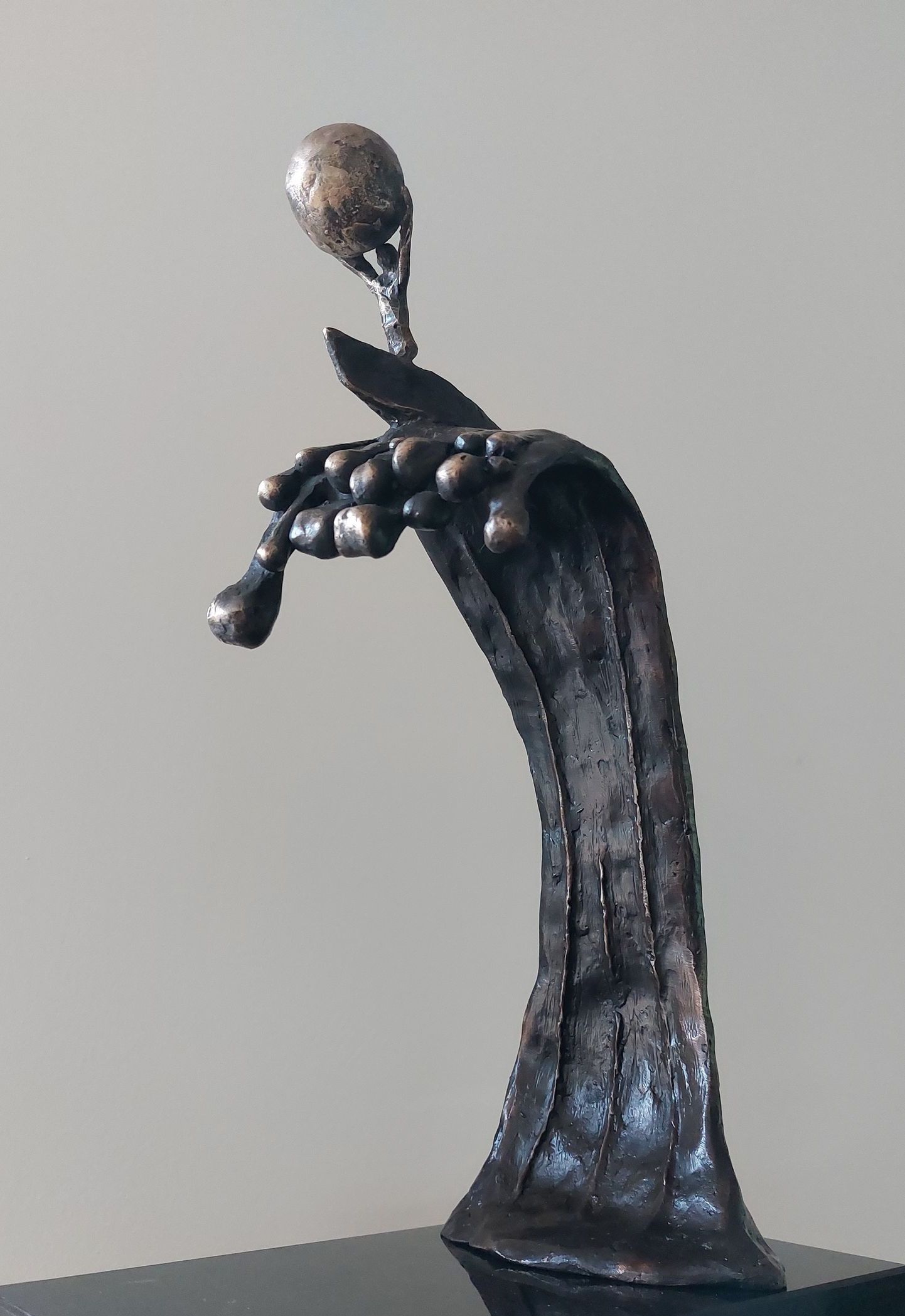 catch the moon for you, liefde, beeld, brons, buitenkunst, cadeau voor geliefde, huwelijkscadeau