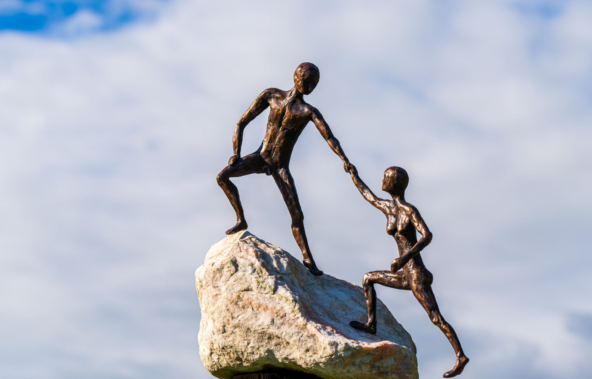 Brons klimmers, symbool voor samen, huwelijk, partners