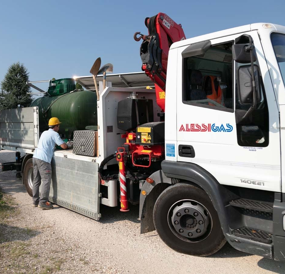 Ricarica di serbatoio in giardino
