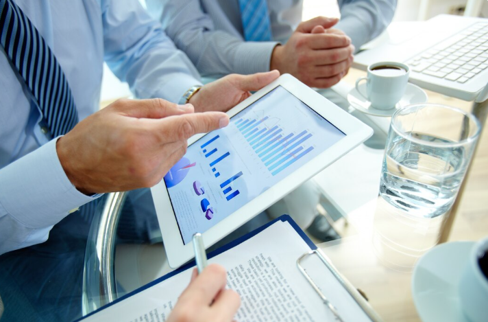 Como investir com segurança com ajuda de um consultor financeiro