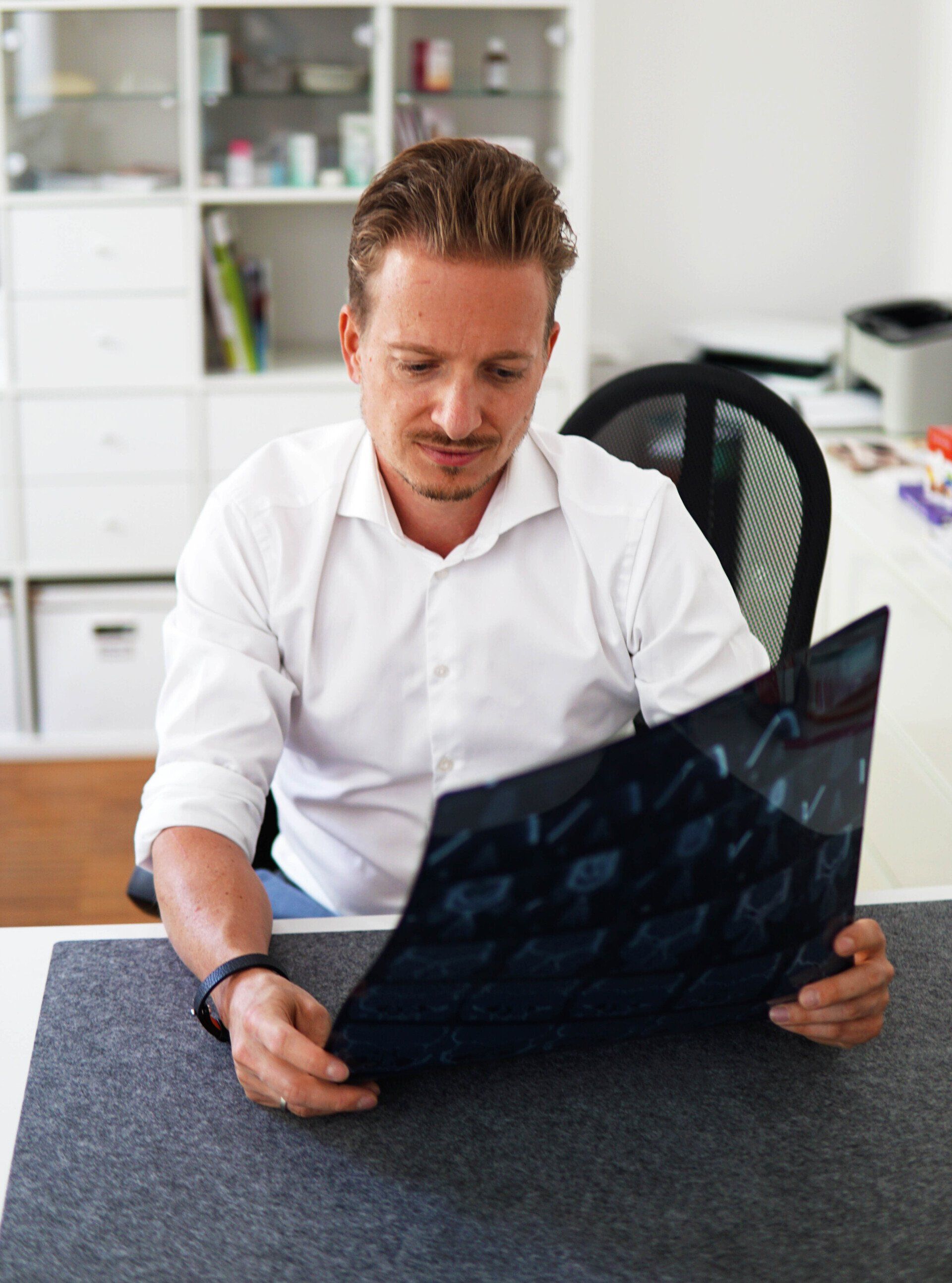 OA Dr. Martin Vierhapper im Patientengespräch.
