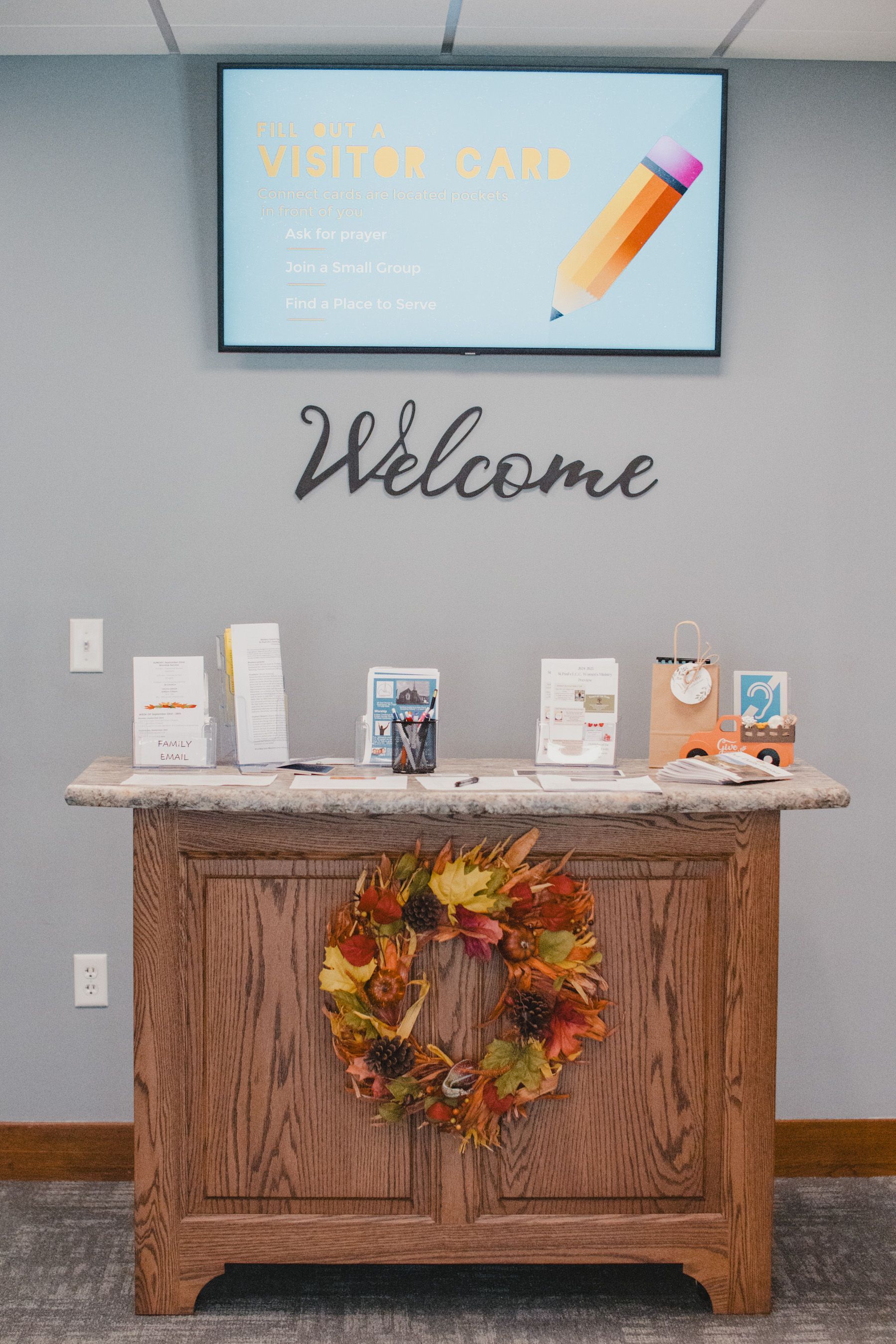 Reception desk with a wreath and 