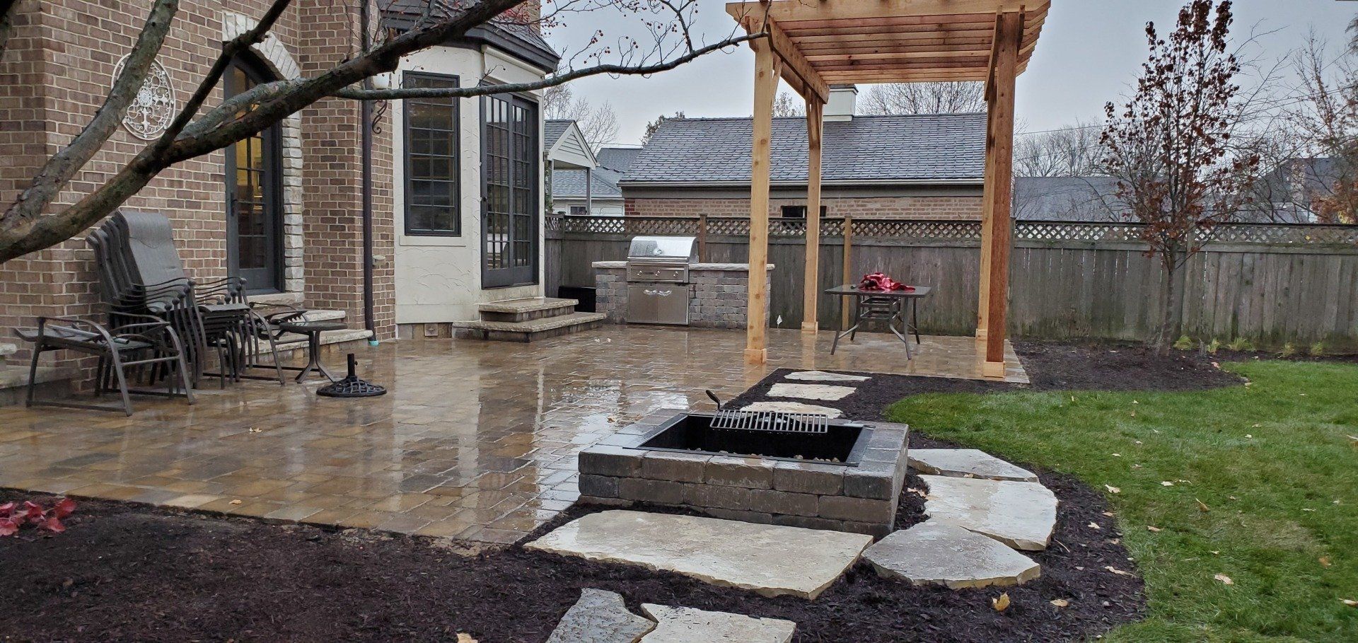 There is a fire pit in the backyard of a house.