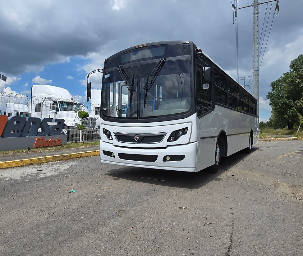 Bus Blanco Transporte de Personal Turismo International