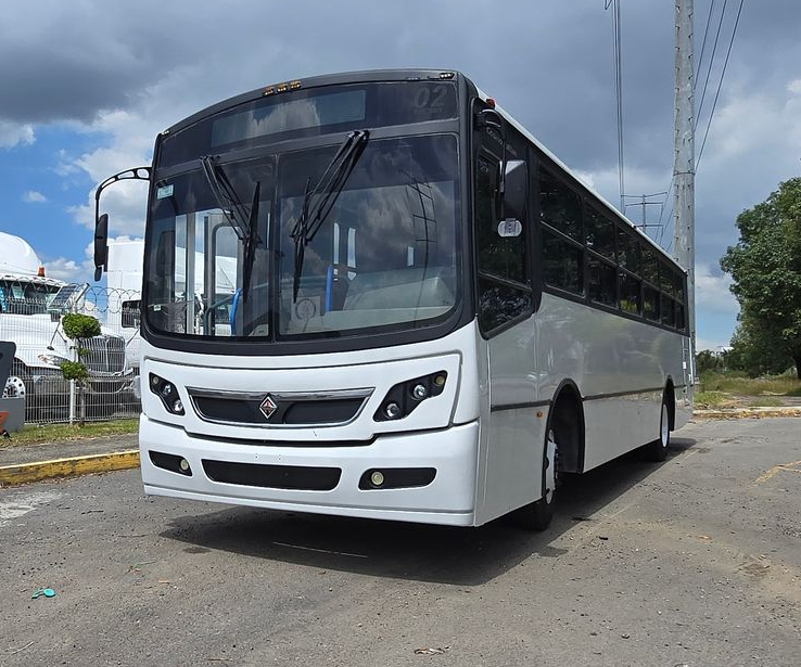 Bus Blanco Transporte de Personal Turismo International