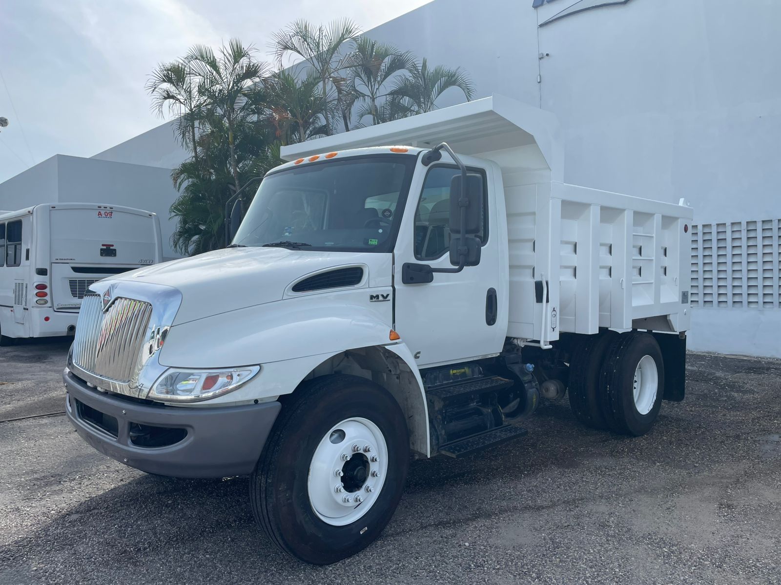 SEMINUEVO CAMION RABON VOLTEO