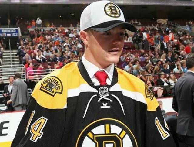 Ryan Donato of the Boston Knights gets signed to the Boston Bruins.