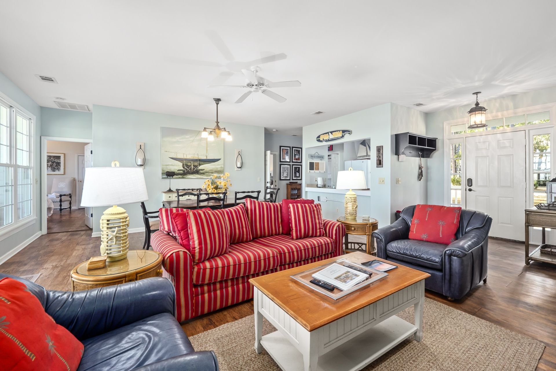 A living room filled with furniture and a ceiling fan.