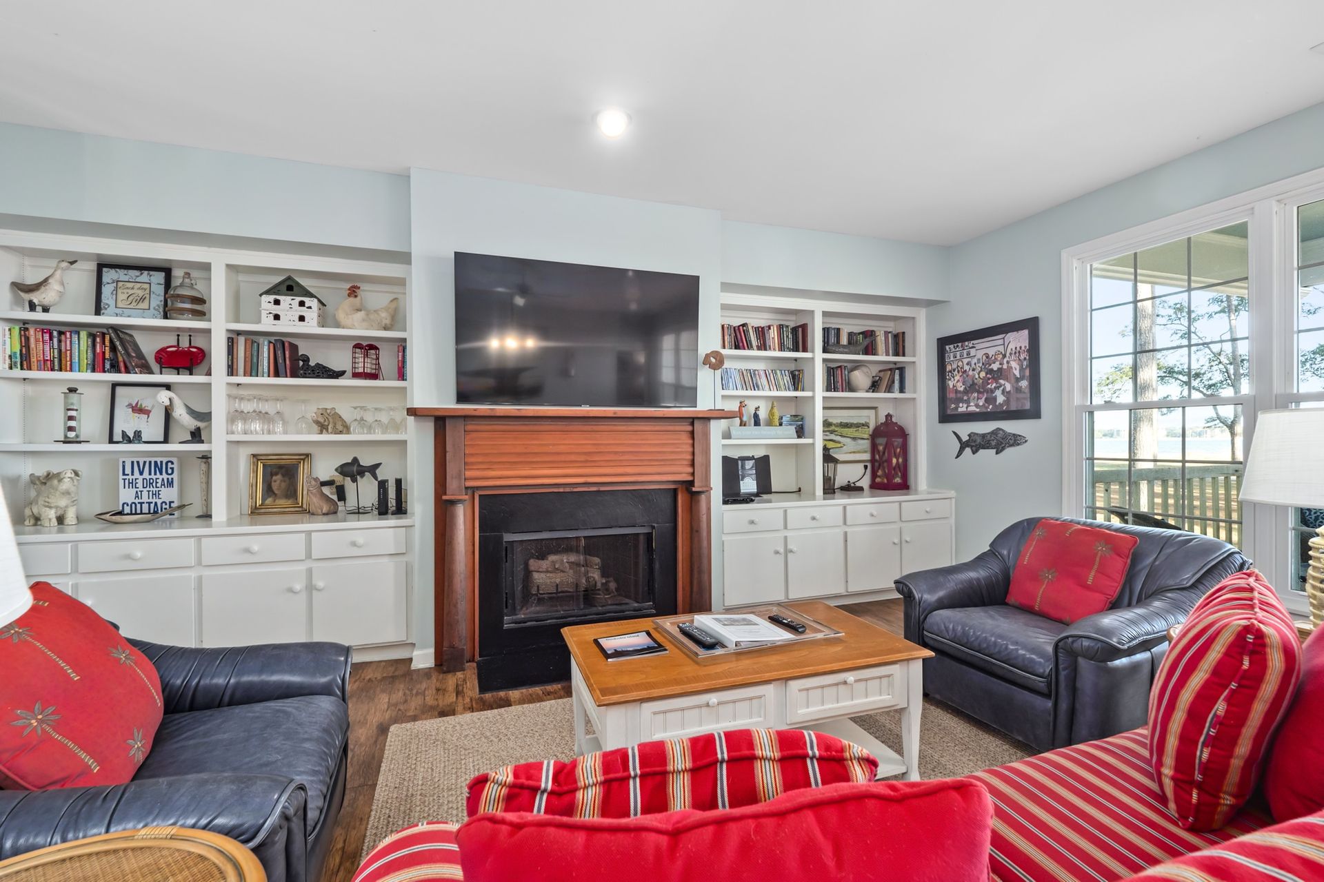 A living room filled with furniture and a fireplace.