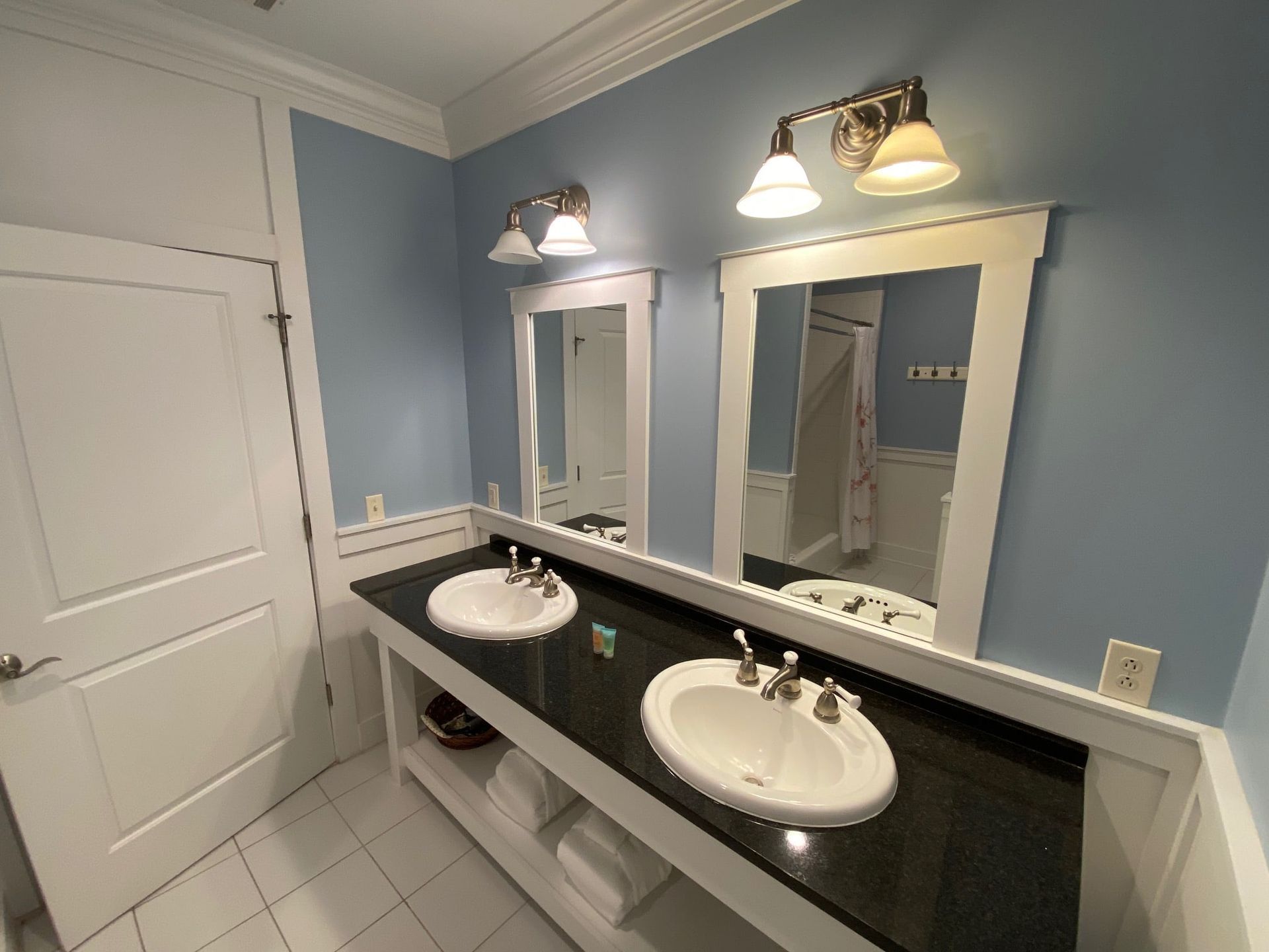 A bathroom with two sinks and two mirrors