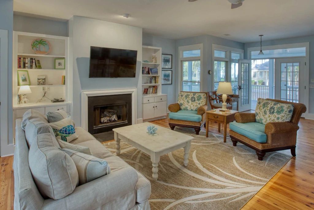A living room filled with furniture and a fireplace.