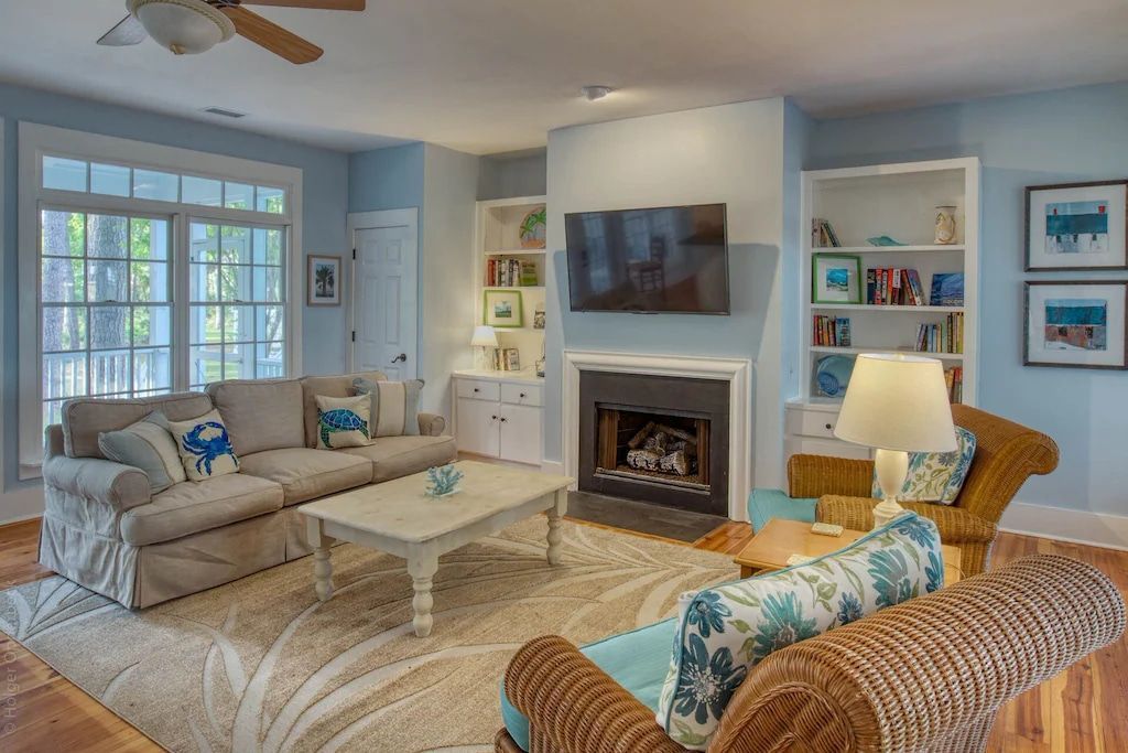 A living room filled with furniture and a fireplace.