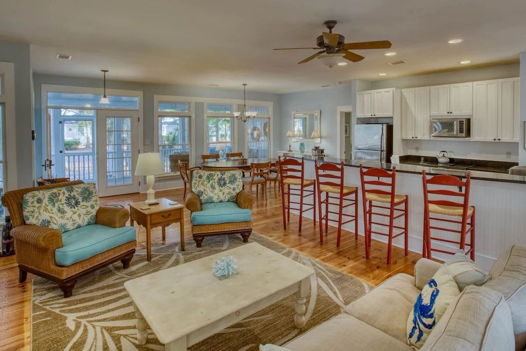 A living room filled with furniture and a ceiling fan.