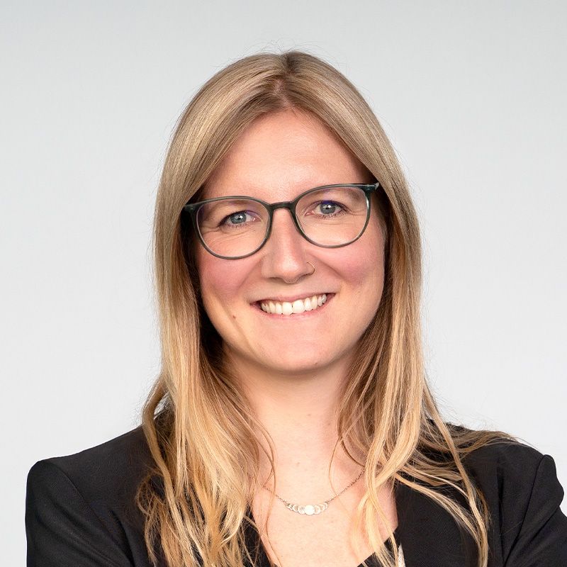 Nina Hirschinger, Vogel IT-Akademie