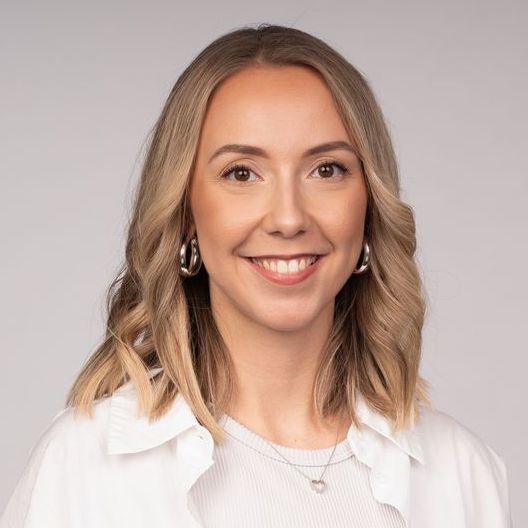 Annika Schaffer, Vogel IT-Akademie