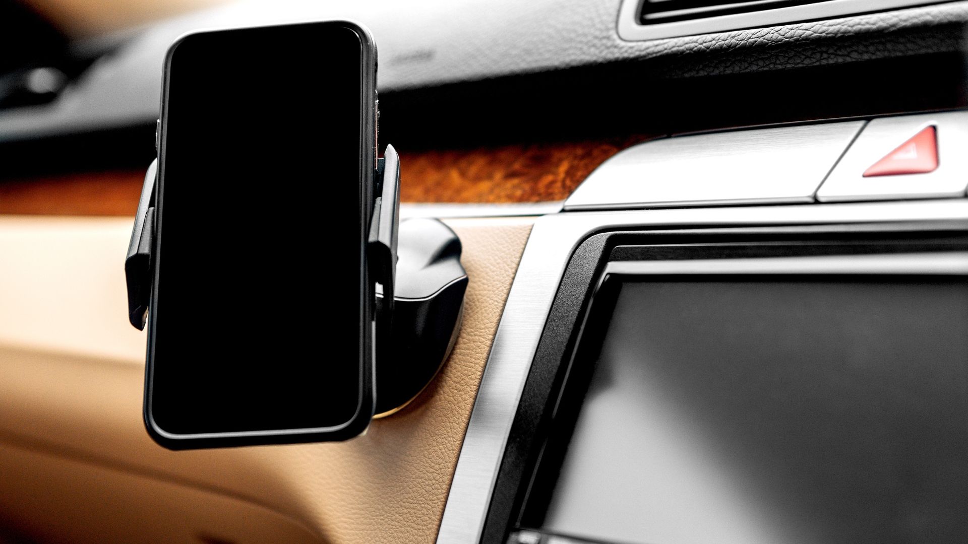 From smart chargers to safety essentials – discover 5 essential road trip gadgets